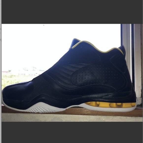 Athletic_Shoes